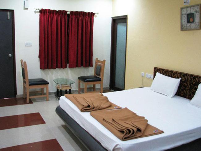 Aum Health Resort Vadodara Room photo